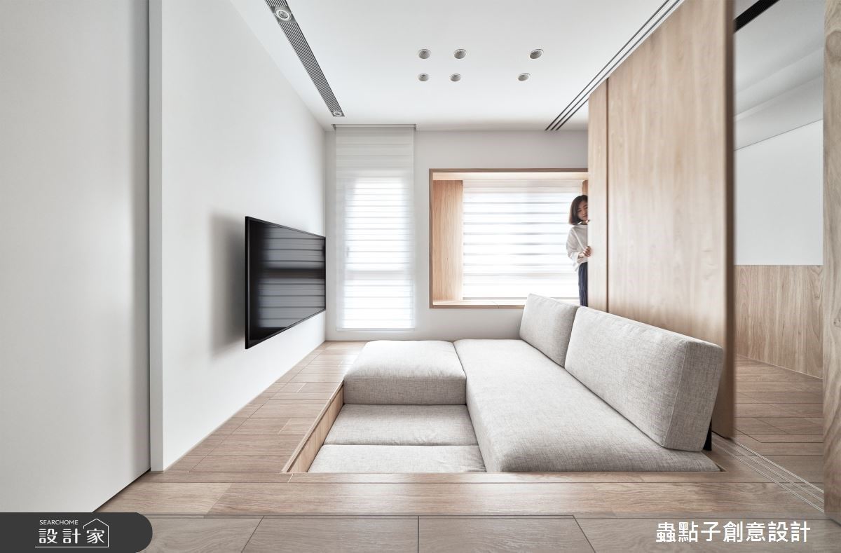 當拉門開啟時,小宅的空間感也隨之延伸放大,並使不同空間的自然光,相互分享流通。