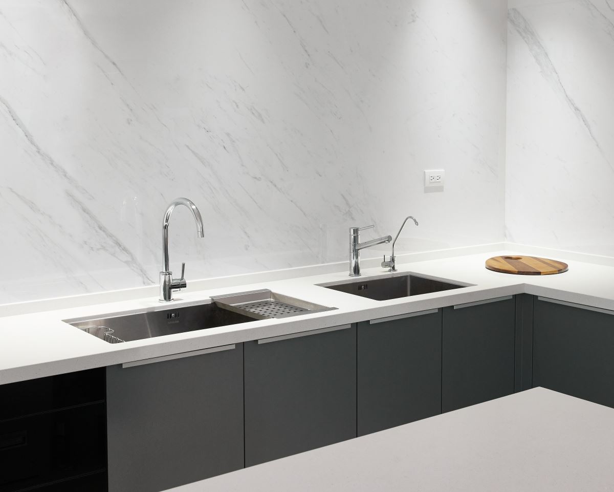 配備兩款造型簡潔俐落的歐式手工方型水槽,不同功能使用更便利。