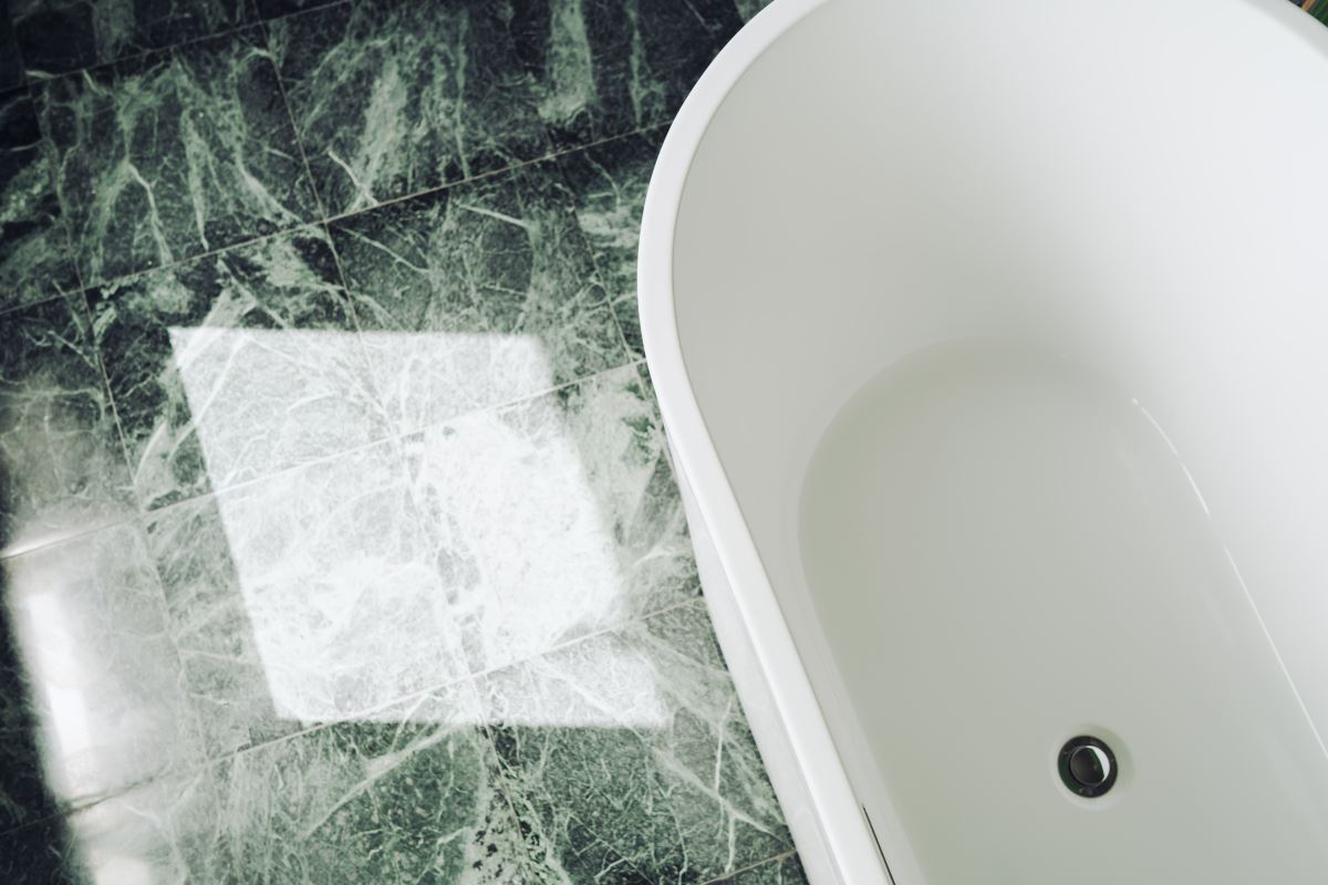 台灣在地材質 - 獨立浴缸 與花蓮在地蛇紋石地