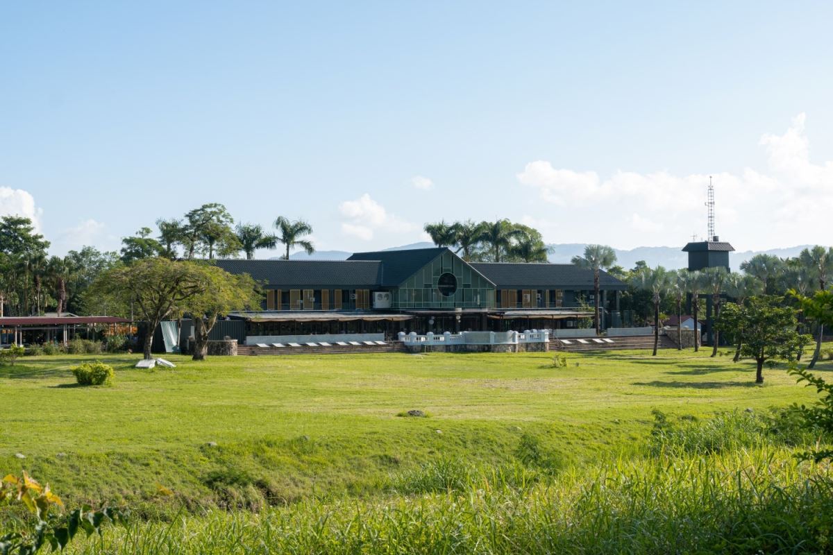 山脈圍繞的廣闊草原 - 於岳Hill 接待主廳