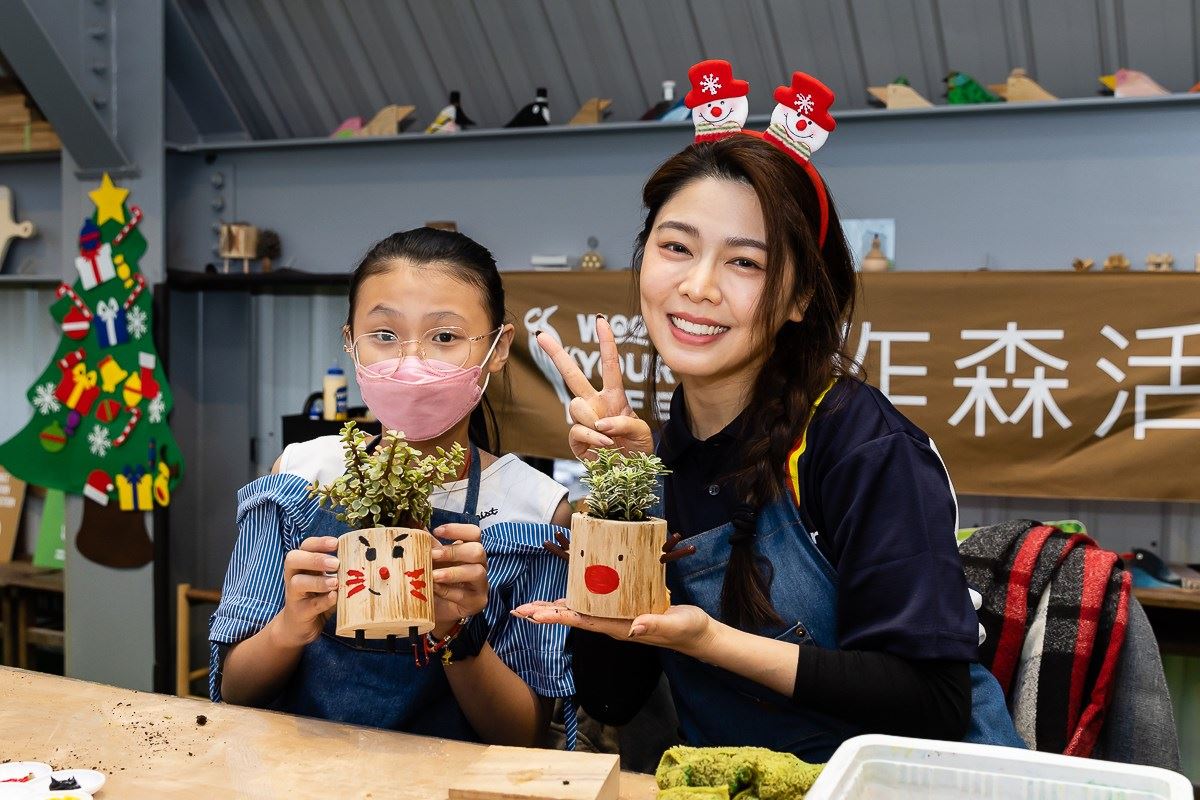 對於繪畫充滿自信的歐德手護星願愛心大使白家綺,直呼「森活好盆友」太有趣,下次要帶孩子一起來同樂。