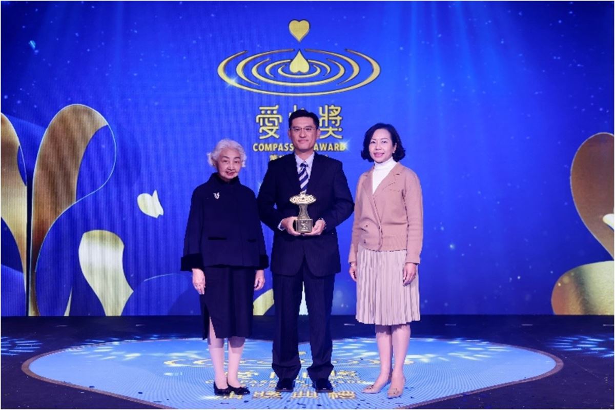 台灣得獎者: 陳進財 (代領:陳舜平-穩懋 半導體董事兼總管理處總經理) (梁愛詩, 麥美娟)