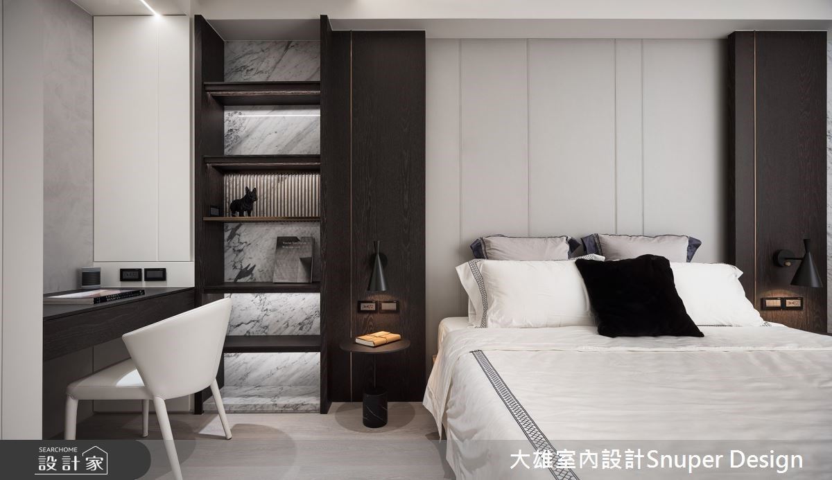 男孩房以少量深色木皮搭入特殊漆,以鍍鈦壓條展現精緻度,為男孩子的房間帶來個性感。