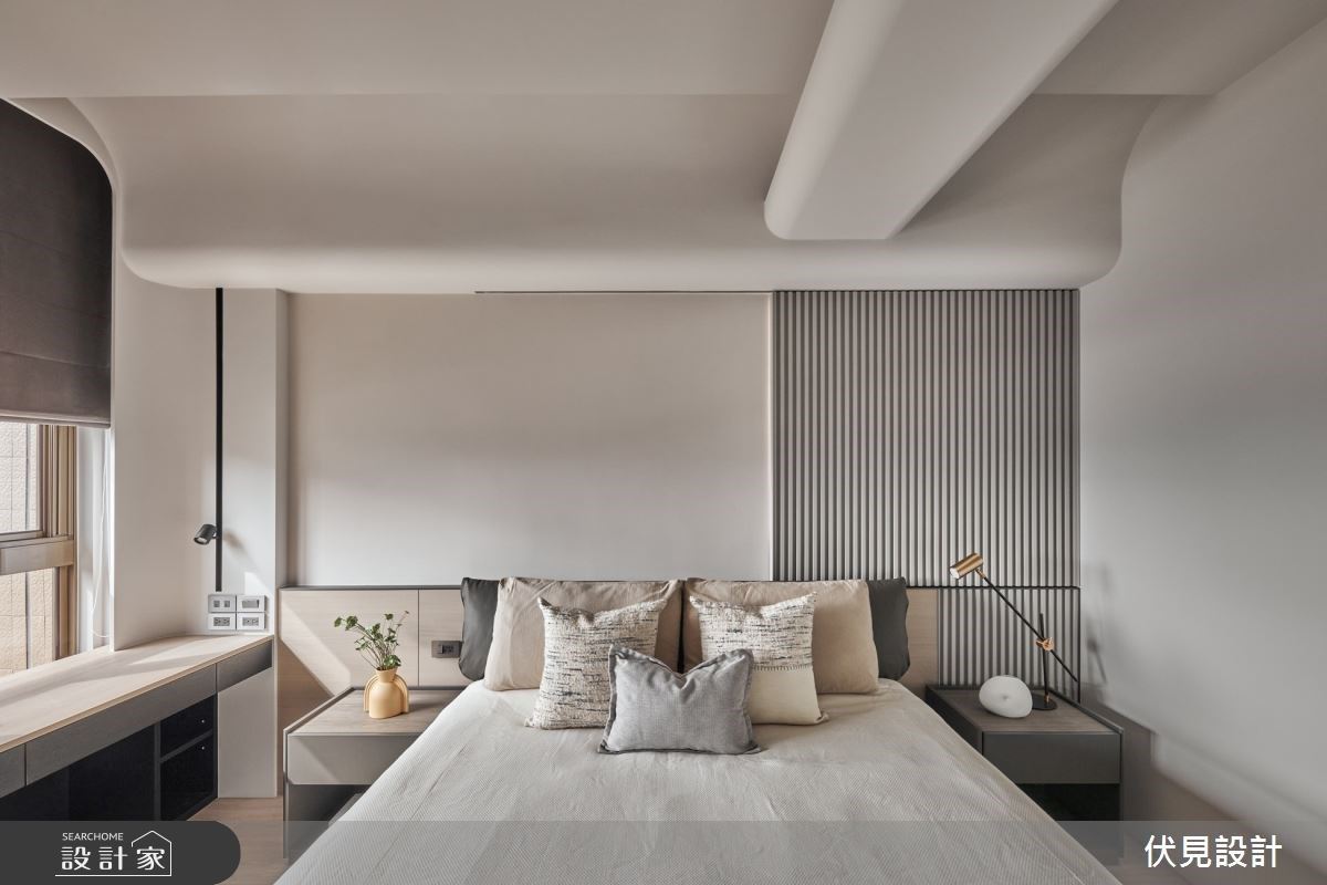 在男孩房的床頭窗戶,利用格柵拉窗設計,讓床頭有多種變化可能。