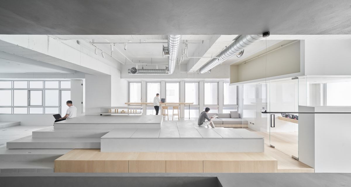 圖片提供：TINTA金邸獎2022年工作空間類/ 金獎/ 蟲點子創意設計/在室內山丘上辦公-WAJASS台中辦公室