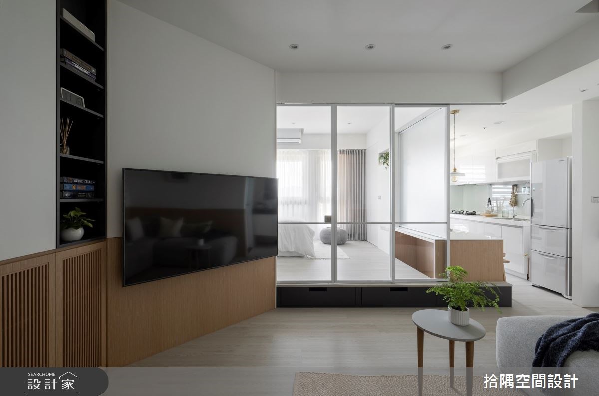 光線穿透，另一側運用中島，可當餐桌或書桌，功能多元