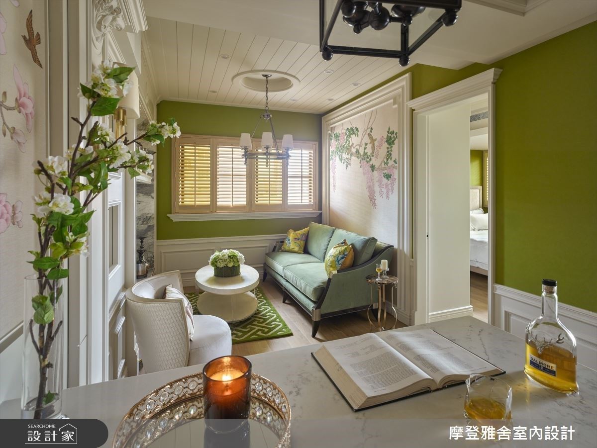 公領域以奶油白油漆與建材為主,並巧妙將跳色放置於單一牆面與軟件,活潑不失氣質。