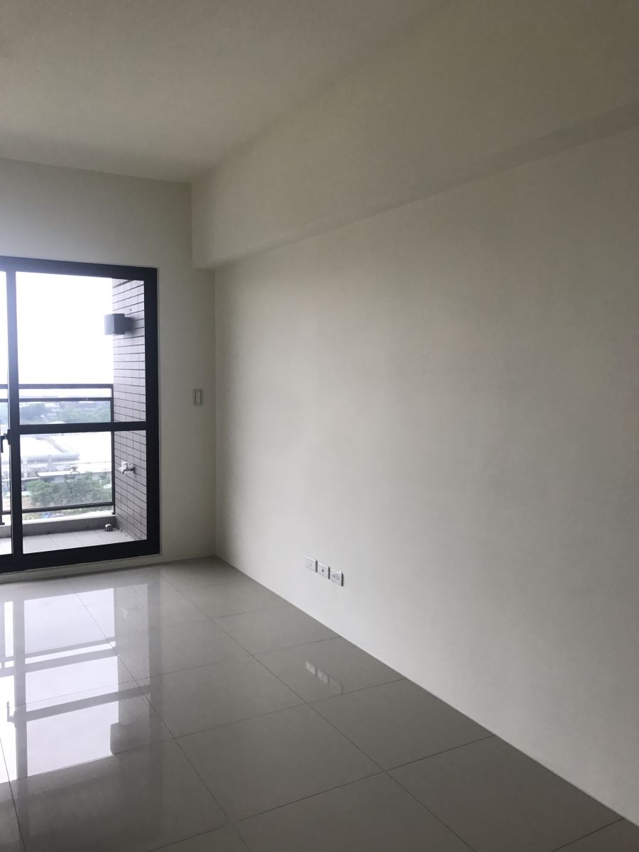 裝潢前的客廳,採光不錯要盡量保留。