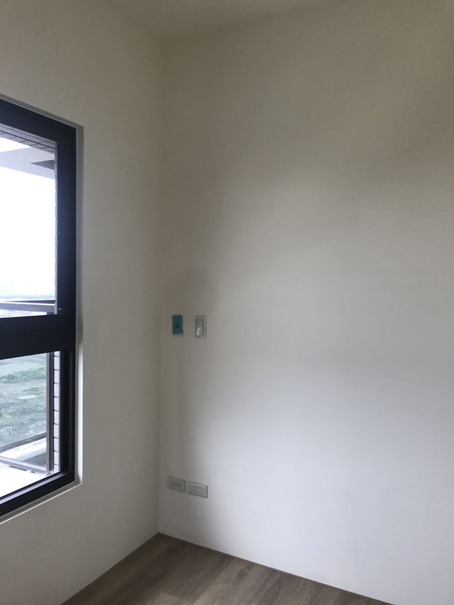 這是書房準備要放書桌的地方。