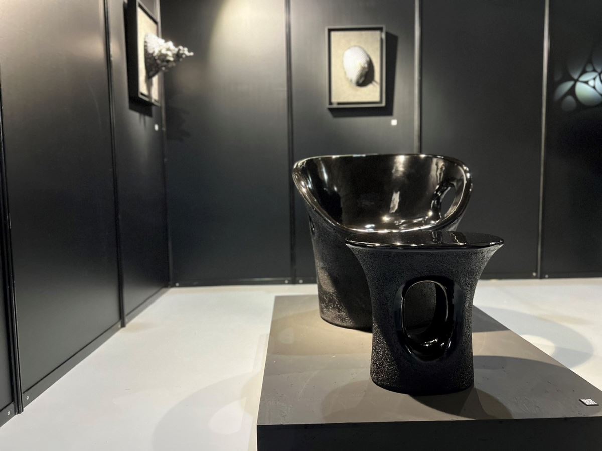 精湛的黑融入家具的藝術展演。