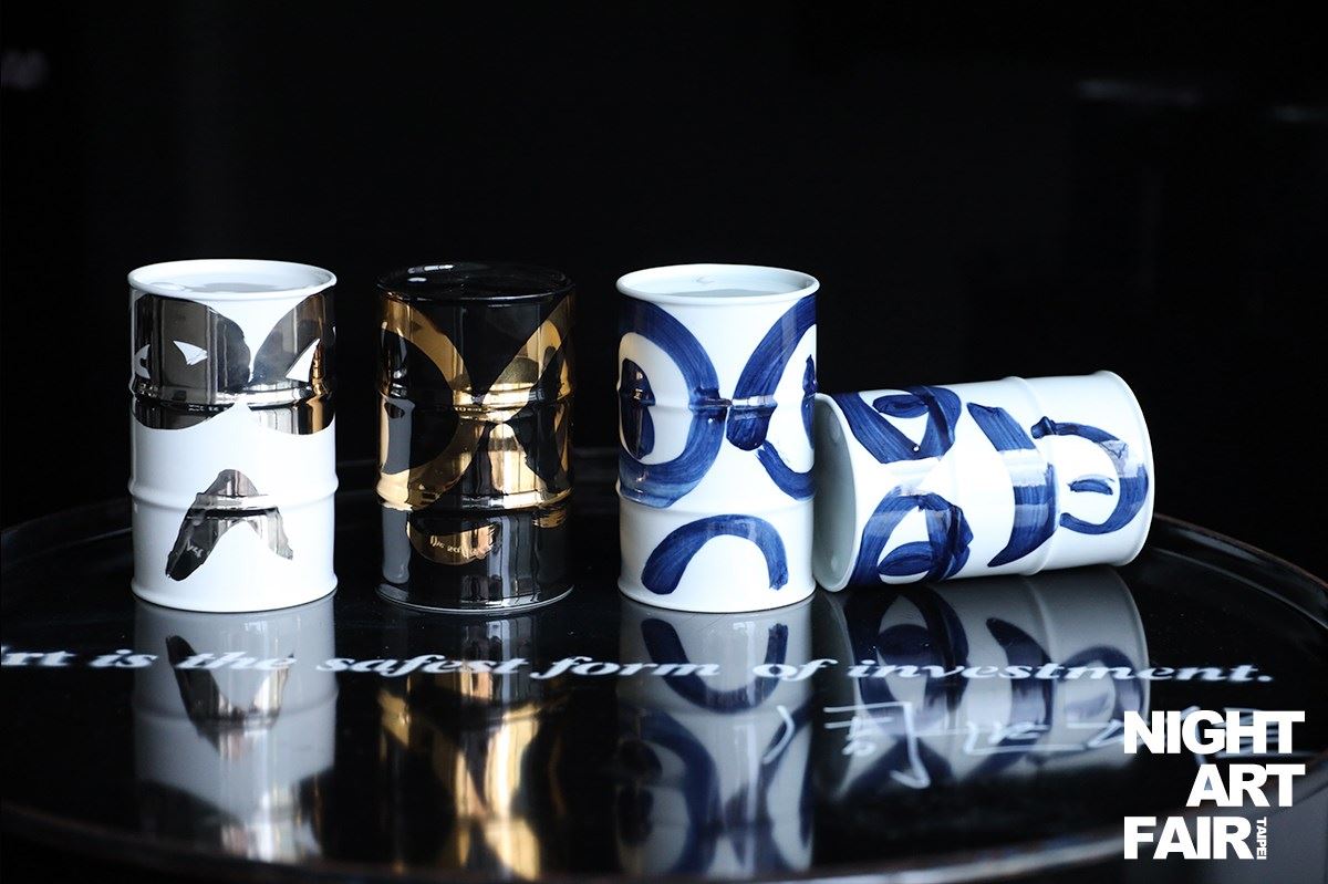 周世雄於會場中公益販售之作品--童心百面。