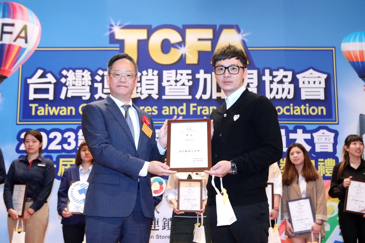 歐德設計師王盈鈞(右),以人為本,以客為優先,好口碑帶來舊客戶高推薦率。