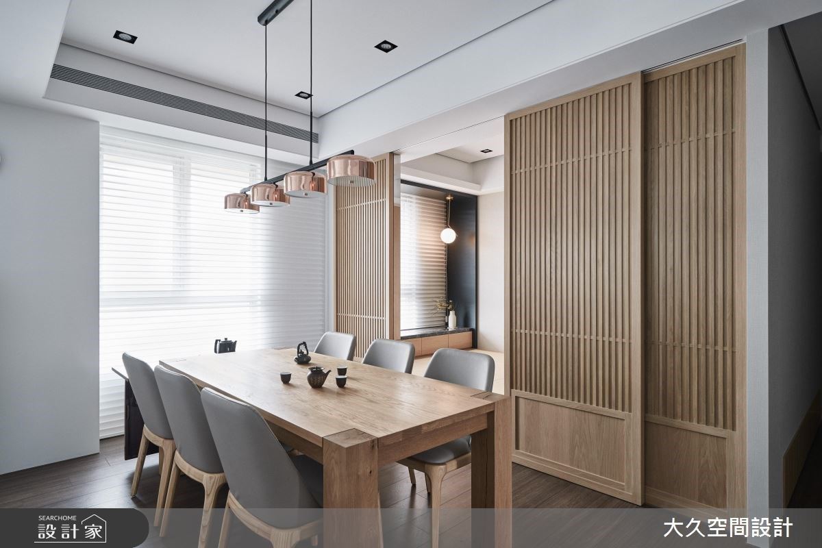 茶室藉由木格柵拉門圍塑日式風格,成為退休舒心放鬆的休閒場域。