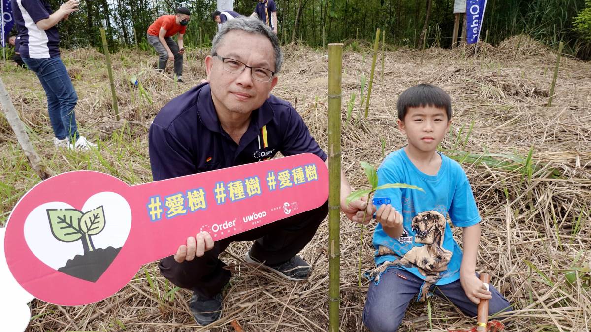 「十年樹木、百年樹人」,歐德集團總經理江衍欣表示「只有累積、沒有奇蹟,希望藉由植樹珍愛台灣,也為即將廢校的花園國校竹林分校一起守護校園而努力。」