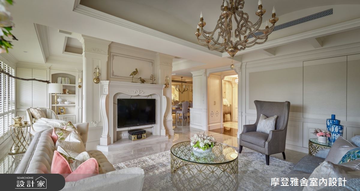 遇見結構主樑,設計師指出不一定需要進行設計修飾,也可以利用樑與天花空間置入間接照明燈光設計。