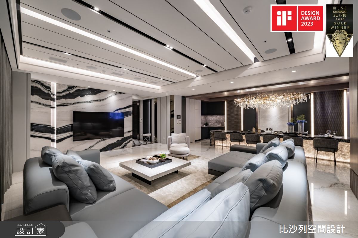 山水畫般的電視牆為室內增添藝術氣韻。