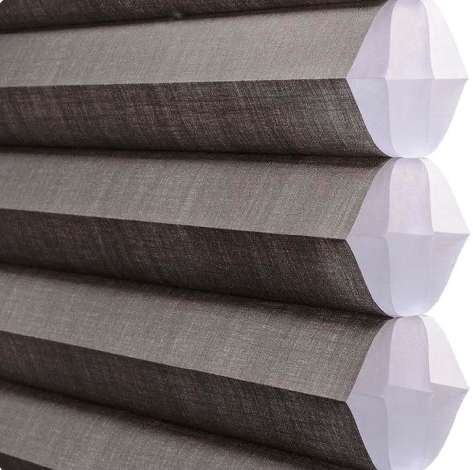 風琴簾之耐用，更甚傳統布料。除了韌性十足，容易清理、抗UV、過濾紅外線、反射紫外線、抗菌等，都是風琴簾受歡迎的原因之一。