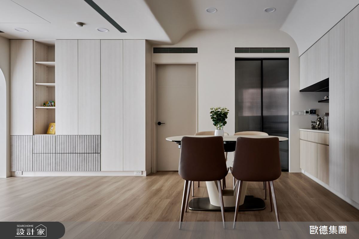 從買屋到完工,藝人阿諾認真參與規劃和監工,不藏私分享裝潢過程,避免踩雷。