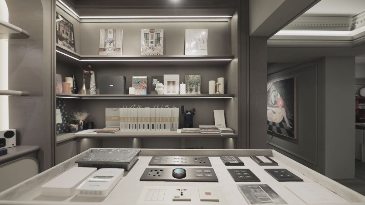 齊全的沉浸式體驗空間,於設計團隊的辦公室中,繽紛設計提供給屋主對於各項品牌、選材的空間,提供可觸摸、可欣賞的軟裝樣板與施作材料,提供屋主第一手選材參考。