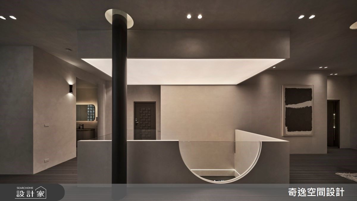 接待前台的薄膜天花燈具,讓光線更為柔和。