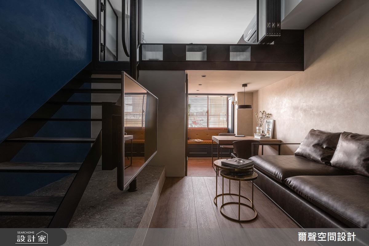 透過穿透性建材、隔間引進更多光源入內。看完整首購族裝潢>>