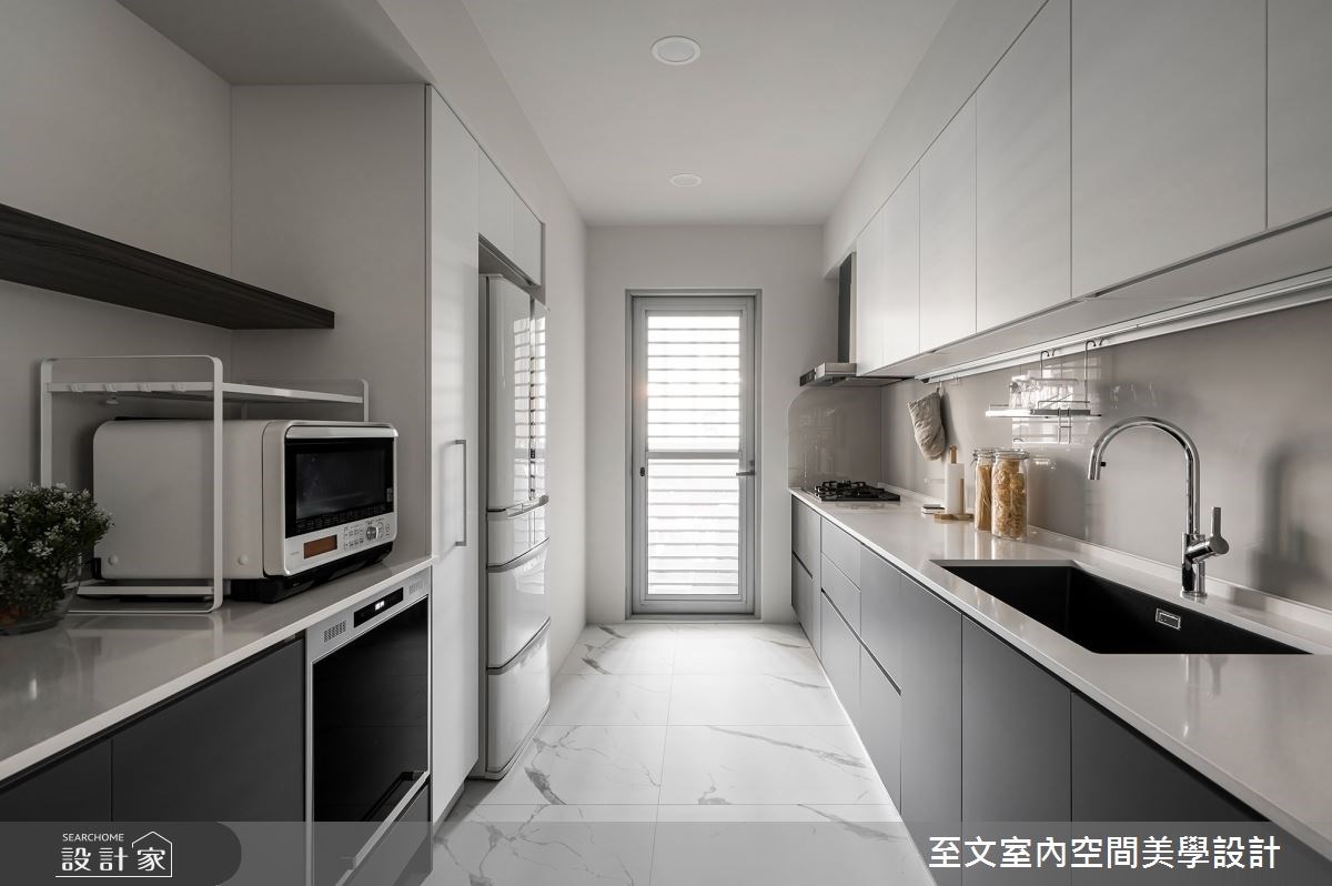 備餐櫃在設計上先設定好要放的小廚電