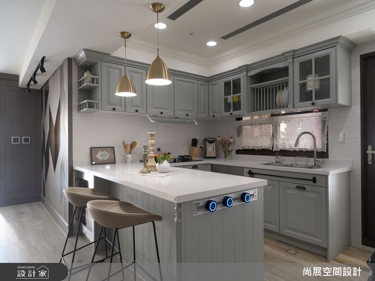 ㄇ字型廚房結合中島吧台