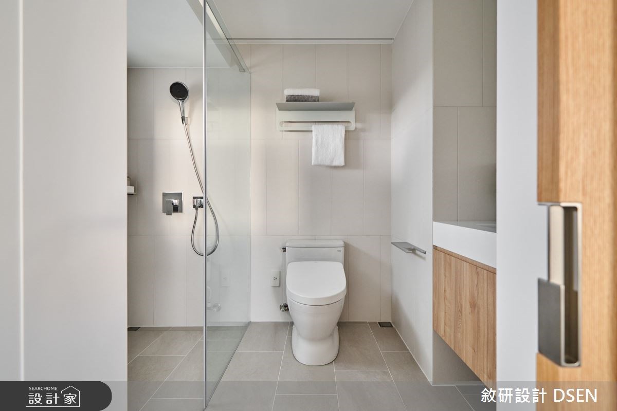 馬桶兩側留20cm,前方留60cm