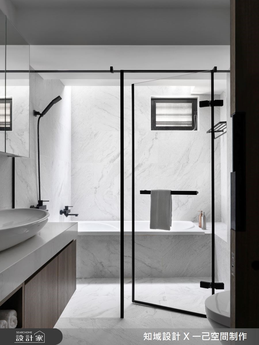 一般單側推拉門,開啟時至少要留65cm淨寬方便單人進出