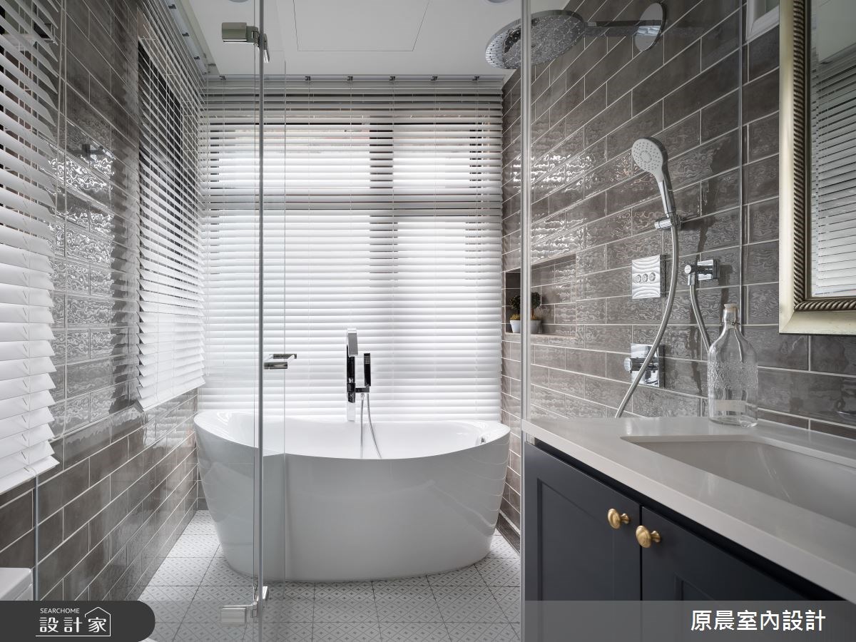 浴缸高度約離地面50-60cm