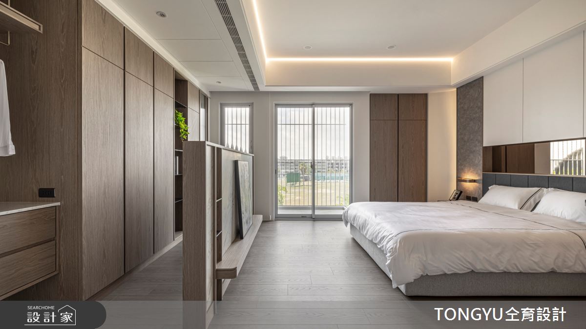 半高牆設計既保有通透感,也能將機能有所區分,未來也能成為房間的電視或展示牆。