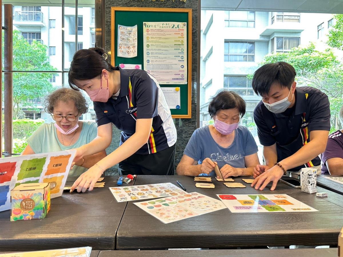 木作森活幸福到你家-只要下樓就能體驗課程,還能增進鄰居情誼,豐富長輩們的日常生活。