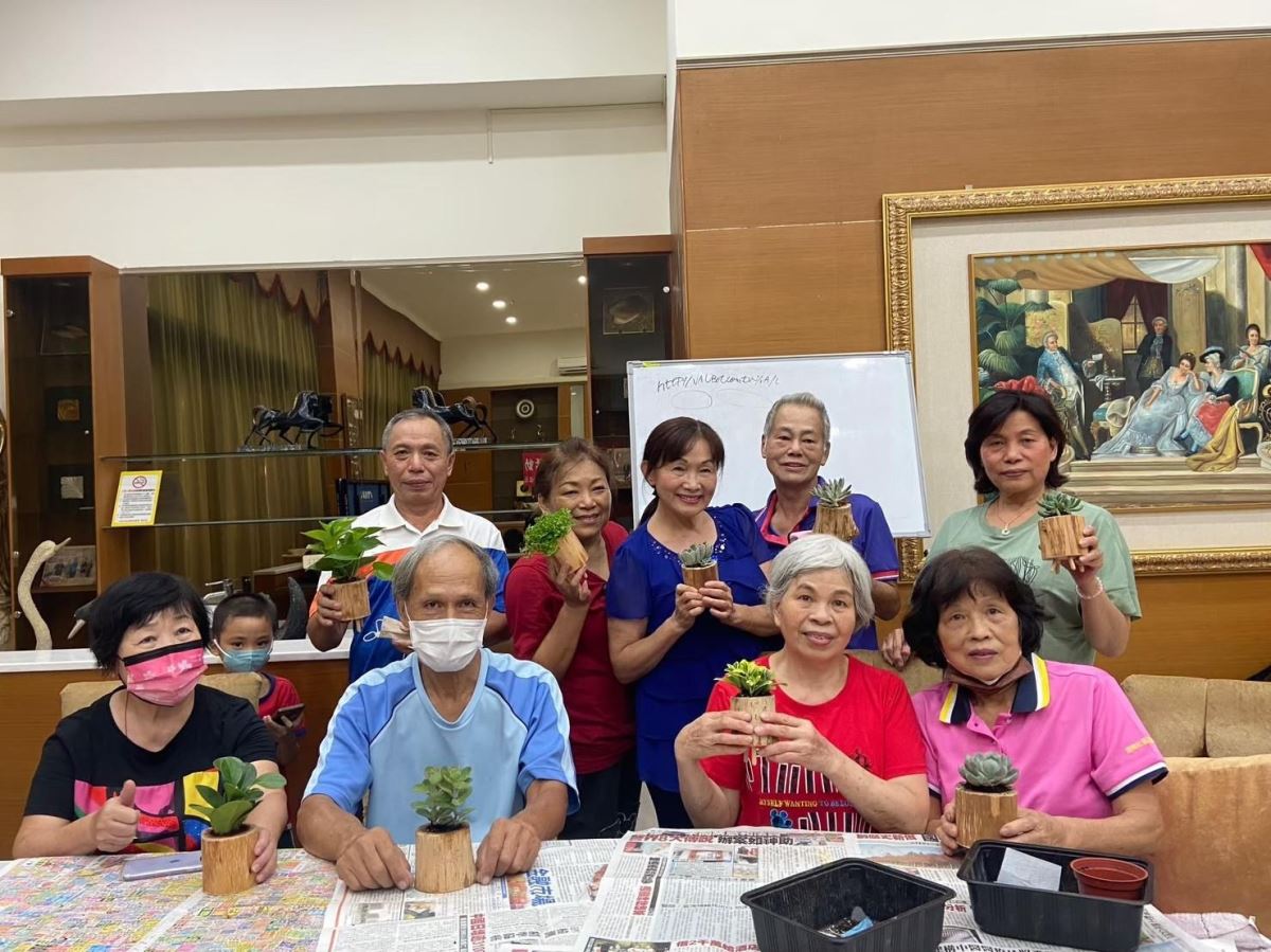 木作森活推廣綠化療癒的植栽課,讓銀髮族手創獨一無二的盆栽。