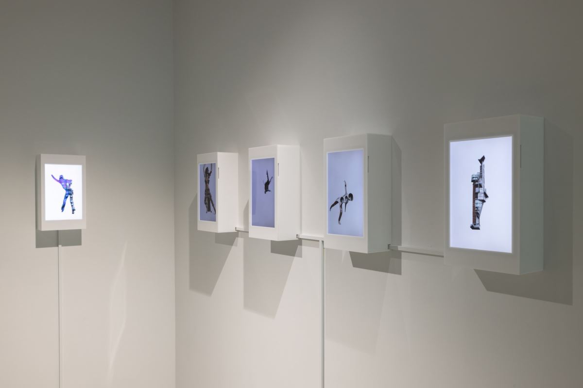 埃及建築師Hassan Ragab提取人與建築的影像,透過AI圖像生成系統將建築幻化為能走秀、跳舞的生物活體 ©忠泰美術館