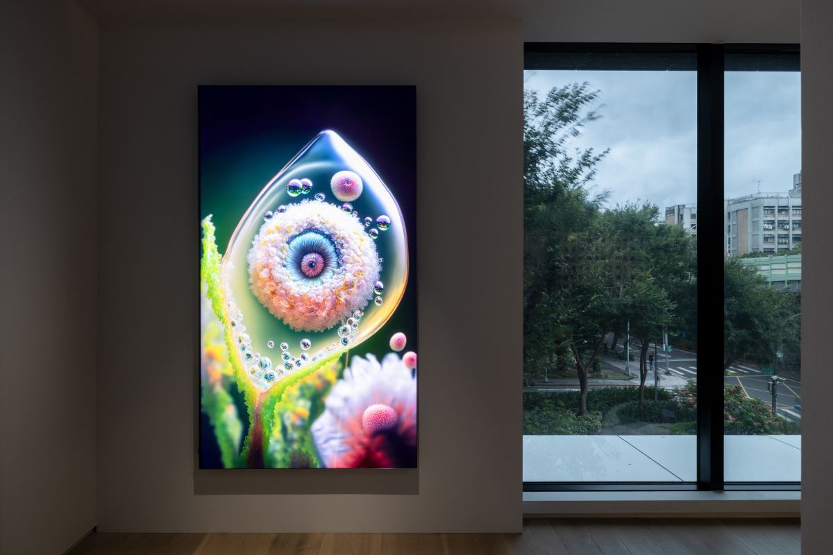 以數位人造生命為題,英國藝術家Markos Kay的〈非生物起源〉試圖透過創作生命探詢生命起源 ©忠泰美術館