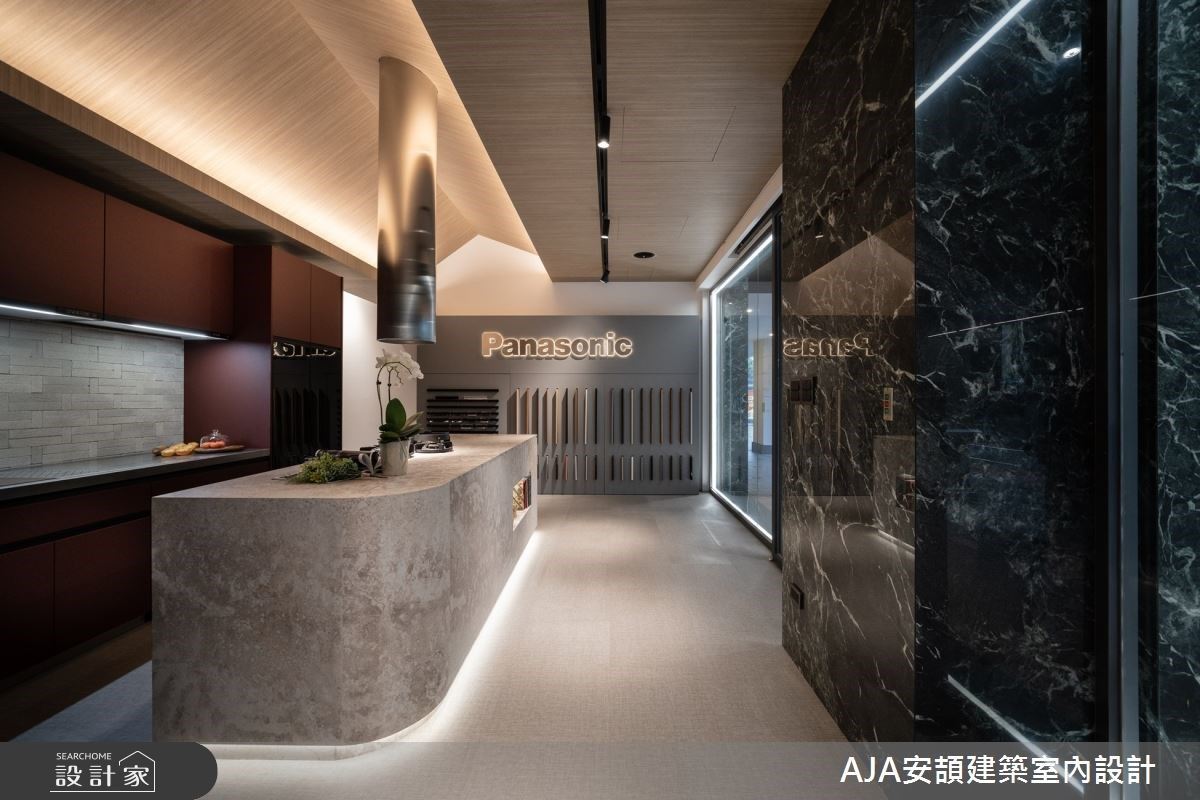 一樓的地板材使用編織地毯,好清理又能感受居家的溫馨感。