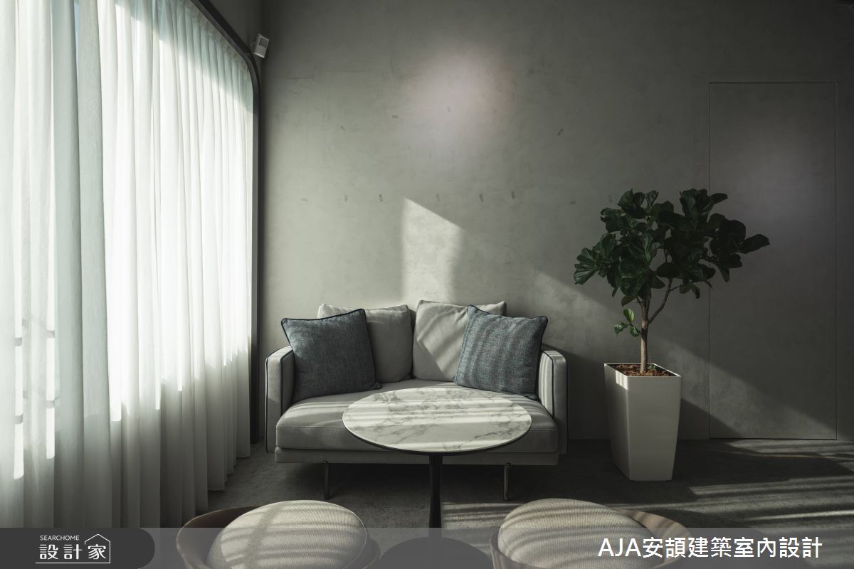 沙發休憩區,愜意自在。