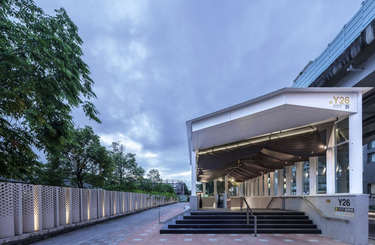 2023台北老屋新生大獎BEST 10－都市螢火蟲-台北地下街Y26出入口更新設計／乘四建築師事務所+曲墨建築師事務所。