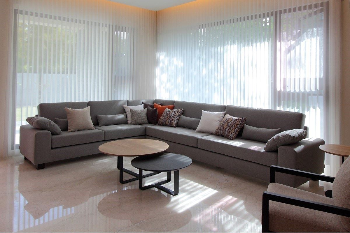 水咚咚系列沙發能客製化轉角形式,能符合大家族使用,讓一家人緊密而舒適的坐在一起。