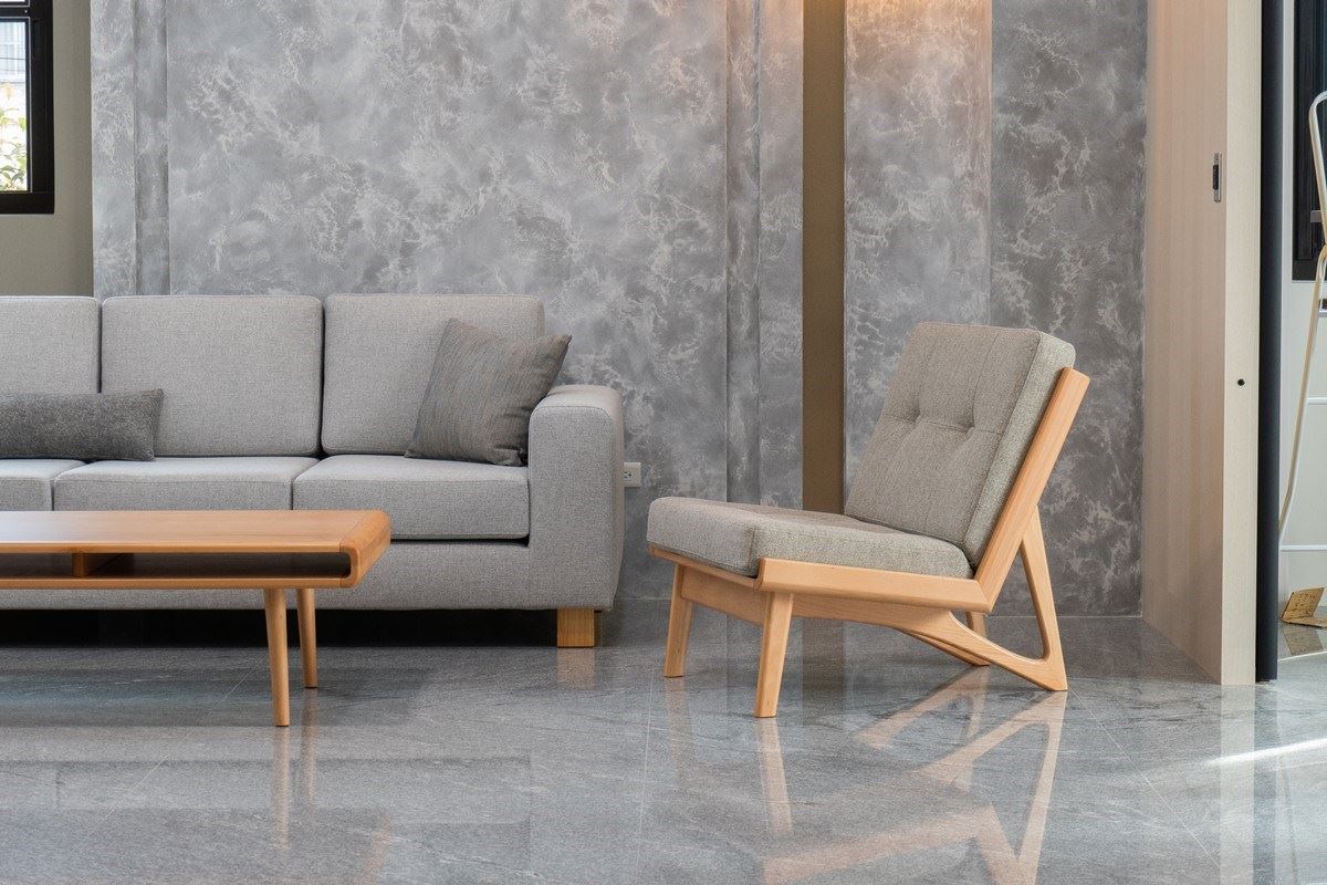 美瑛沙發擁有美麗的線條與身形,是與日本家具設計師蛯名紀之合作的成果,適恰的椅背角度與座深是穩定坐姿的重要關鍵。