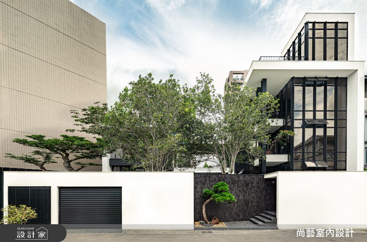 現代風格的建築結構和純白基調的透天別墅