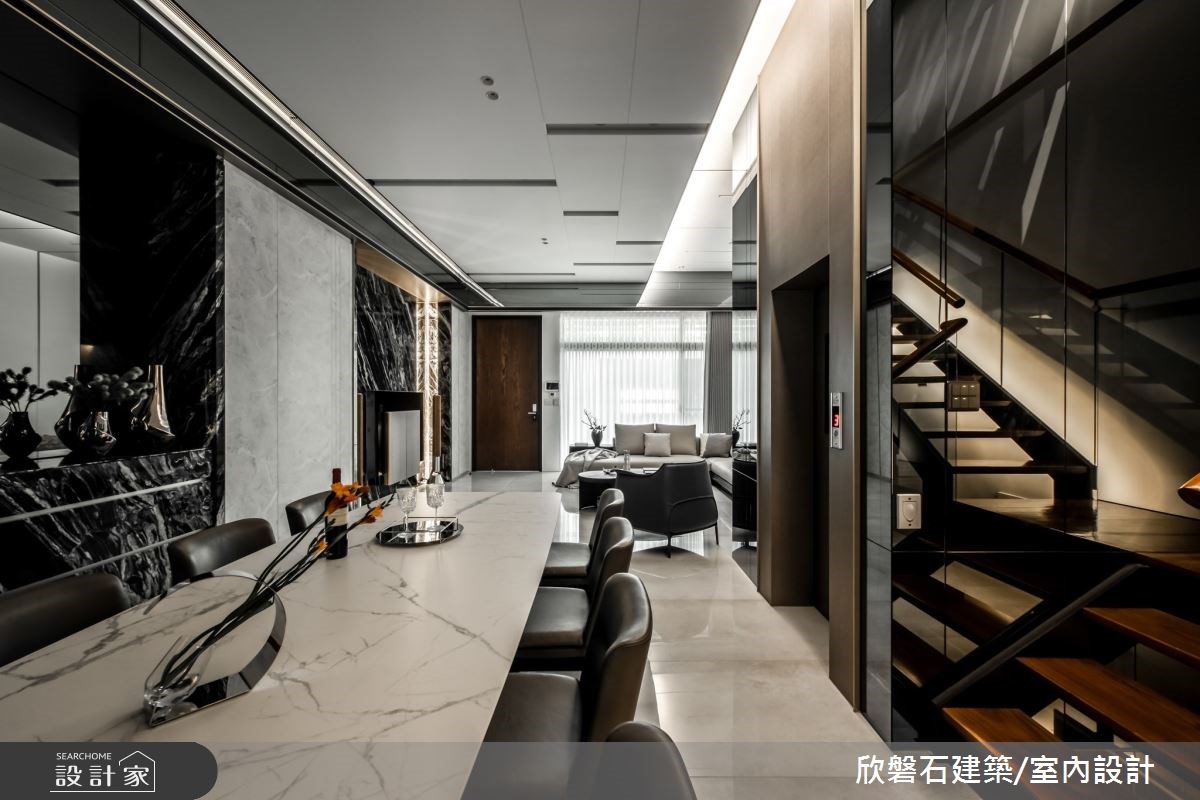 透天別墅樓梯與電梯整合靠側邊,放大坪效