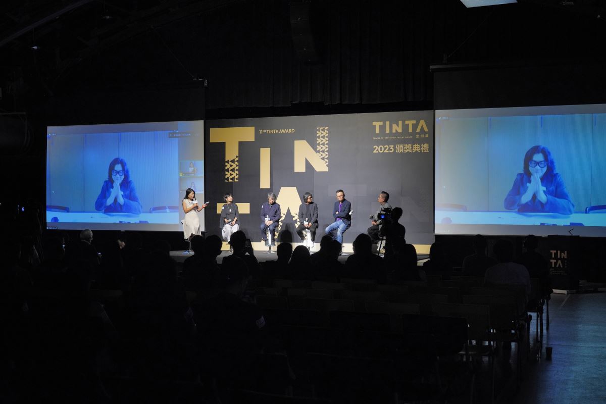 商業空間:餐飲類金獎得主-作品名：Coffee Law結晶-CPD interiors (Cheng and Partners Design Office)-王偉丞設計師，上台分享分享獲獎作品。