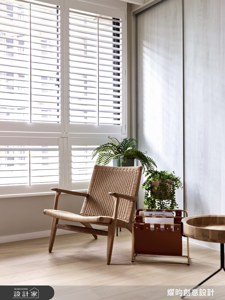 看完整窗邊單椅擺設美圖