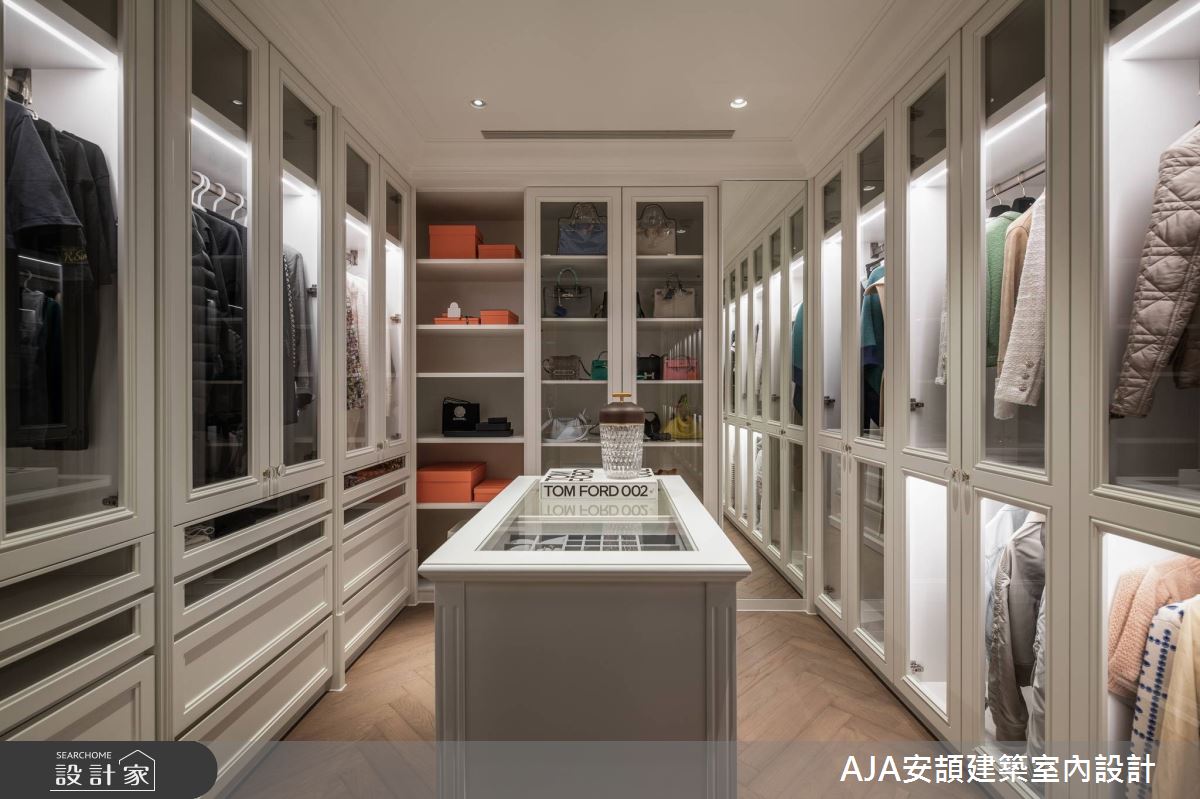 清亮開放的更衣室,生活井然有序。