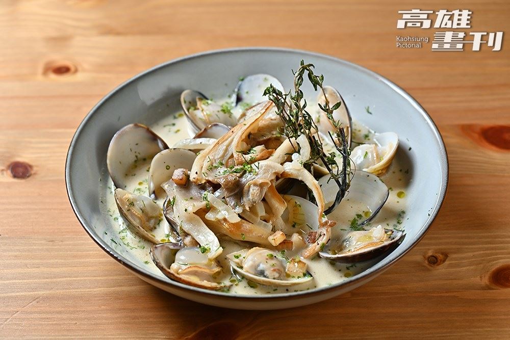 馬鈴薯巧達濃湯以臺灣樹薯替代馬鈴薯,巧妙地注入在地食材精髓。(攝影/Carter)