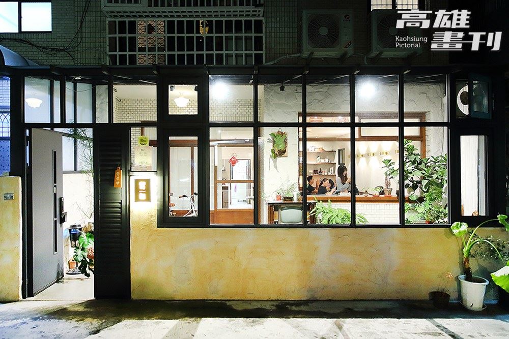 留白咖啡位於極隱密的巷弄中,在深夜以香醇咖啡溫暖撫慰每位來客的心。(攝影/Carter)