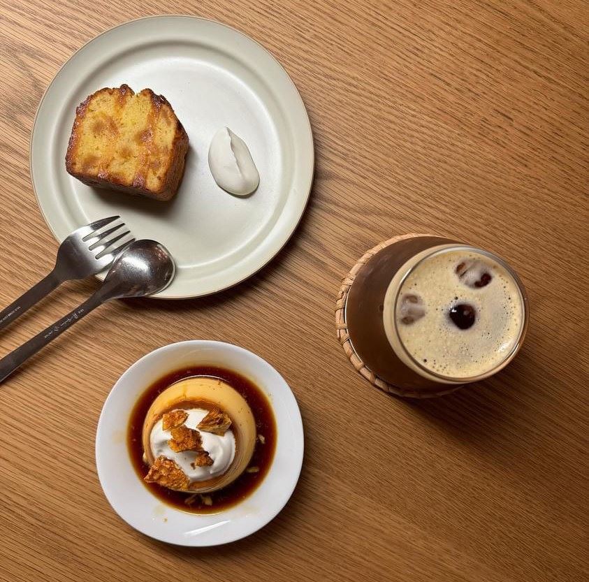 單品咖啡搭配一份手工甜點,在冬夜裡享受屬於自己的靜謐時光。(圖片提供/留白咖啡_@samlai0508)