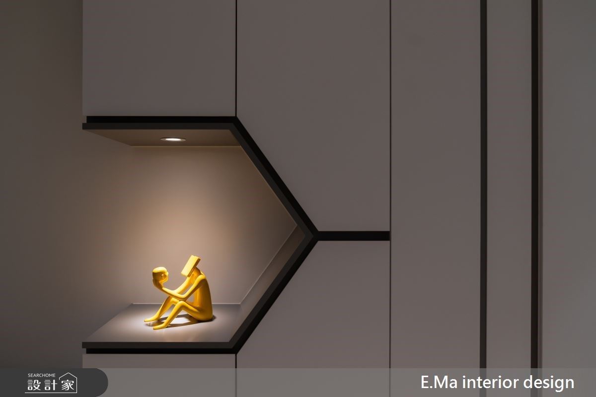 入口大尺度玄關櫃設計，滿足三代同堂的鞋履收納需求