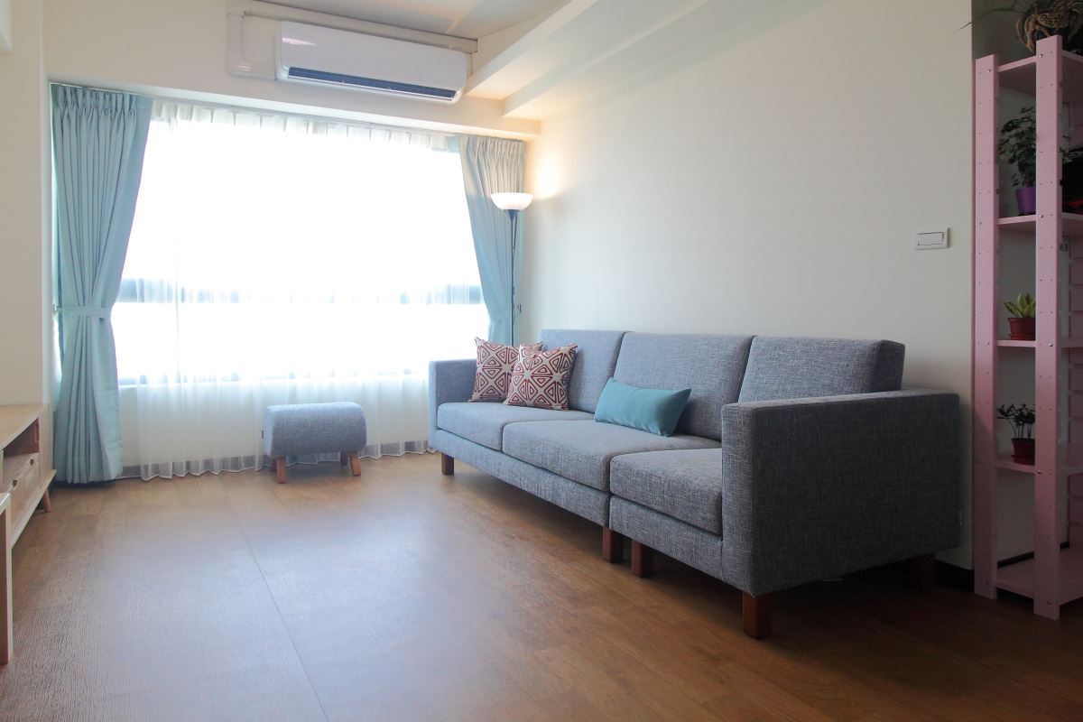 使用者可以選擇訂製任何顏色，透過調整沙發布的色彩、抱枕的花樣組成專屬於自己的沙發。